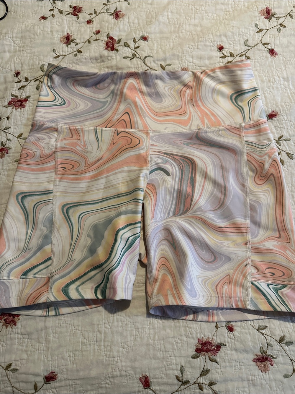 High-Rise Marble Print Women’s Performance Shorts - Pastel Multi